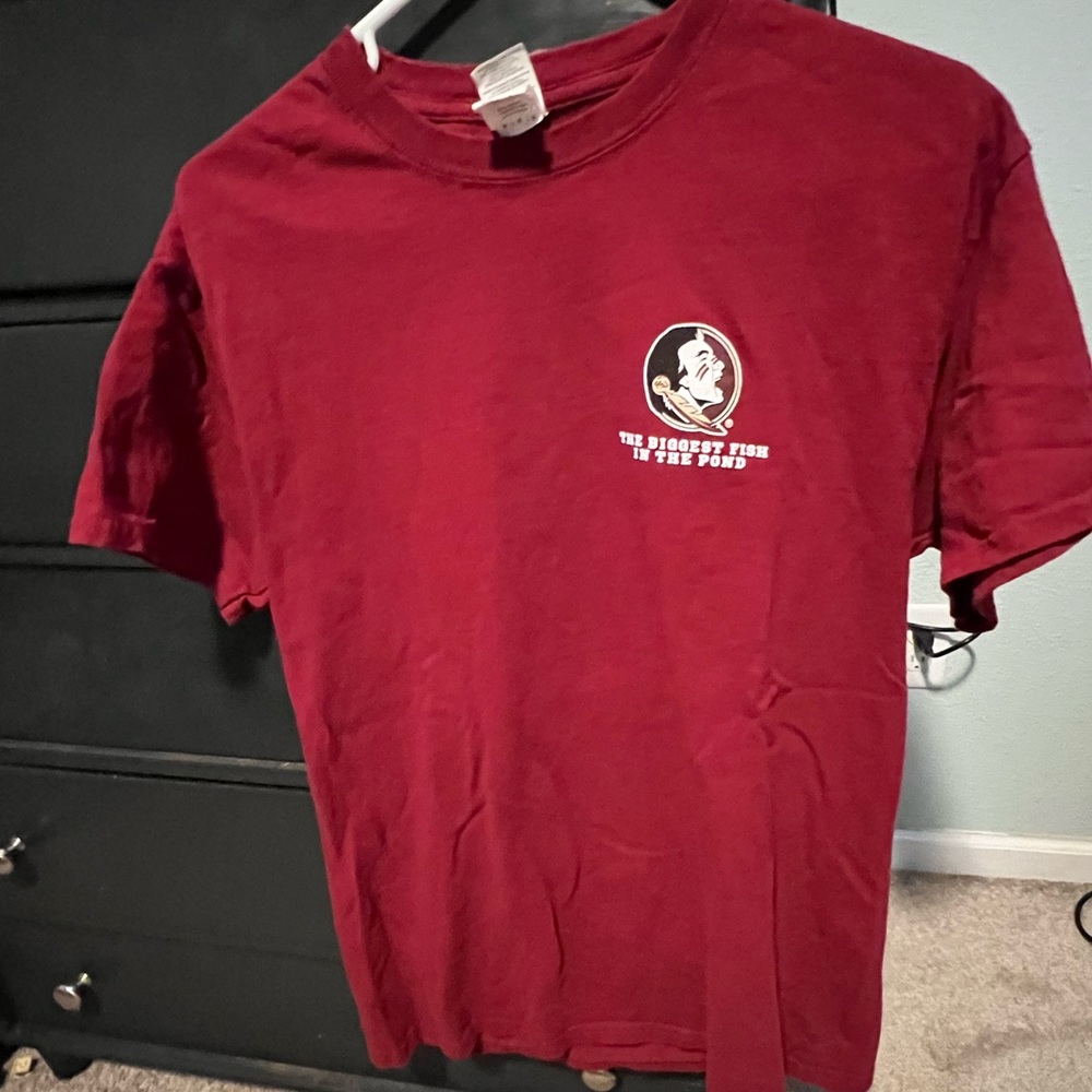 FSU Seminoles Men’s Medium Maroon Unconquered fishing T-shirt, good condition